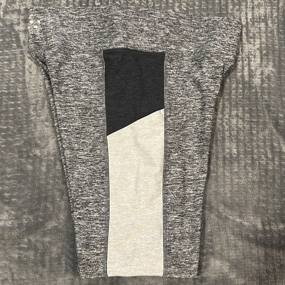 Pink Ultimate Grey Leggings Sz. MD Highrise - Picture 5 of 6